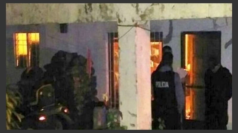 El operativo policial en la casa donde se produjo la tragedia.