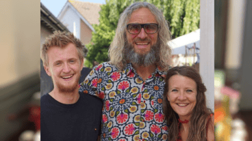 Russell Davison junto a su mujer y su hijo.