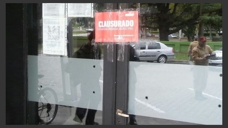 Fajas de clausura en el salón de la Estación Fluvial.