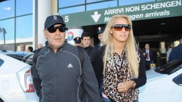 Diego Maradona suma un nuevo escándalo con su novia.