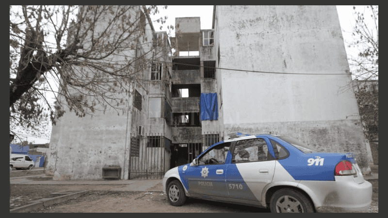 Una mujer cayó desde unos diez metros cuando quiso entrar a su departamento.