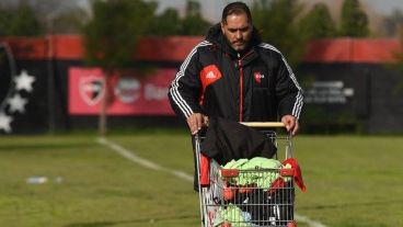 El utilero se lleva la ropa. Newell's no entrenó.