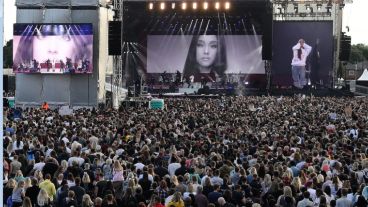 Miles de personas en el estadio Old Trafford para el show "One Love Manchester".