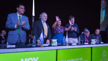 “Voy por la Paz”, el encuentro de 5 premios Nóbel de la Paz en Rosario, tenía este viernes un capítulo especial en la Bolsa de Comercio.