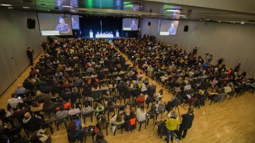 “Voy por la Paz”, el encuentro de 5 premios Nóbel de la Paz en Rosario, tenía este viernes un capítulo especial en la Bolsa de Comercio.