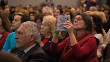 “Voy por la Paz”, el encuentro de 5 premios Nóbel de la Paz en Rosario, tenía este viernes un capítulo especial en la Bolsa de Comercio.