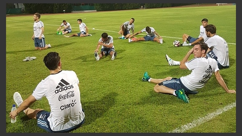 La selección entrena en Singapur.