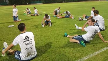 La selección entrena en Singapur.