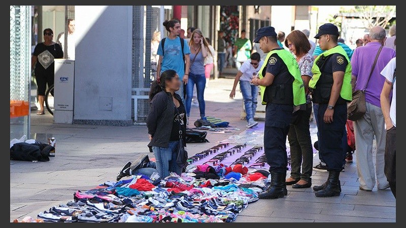 Rosario tiene muy pocos vendedores ambulantes en relación a la población.