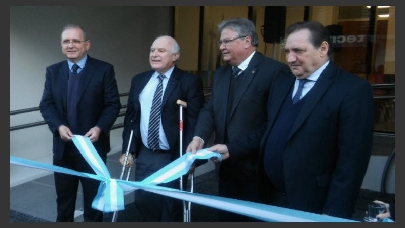 Schneider a la derecha de Lifschitz en la inauguración de la remodelación del Minisrterio de Trabajo. 