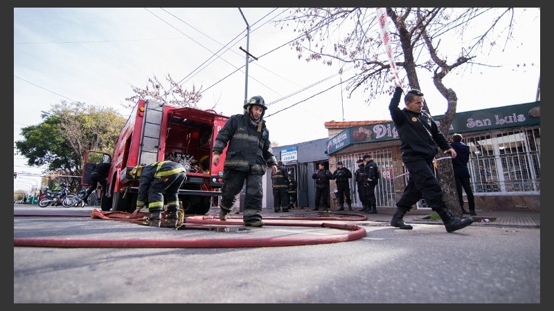 Bomberos trabajaron en el lugar.