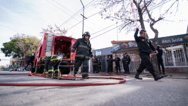 Bomberos trabajaron en el lugar.