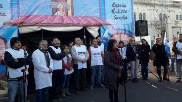 Los docentes se manifestarán entre este jueves y el lunes en Rosario.