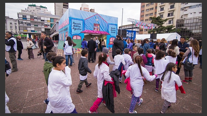 Quedó inaugurada este jueves la escuela Itinerante de los maestros en Rosario.