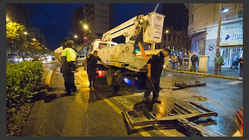 El camión de Alumbrado Público protagonista del accidente.