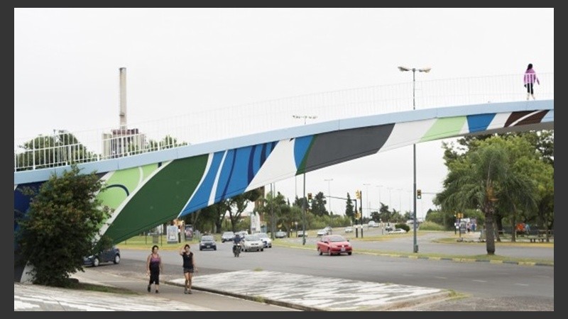 El puente del parque Alem fue intervenido en 2006.