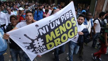 La manifestación unió la plaza Pringles con el Monumento a la Bandera.