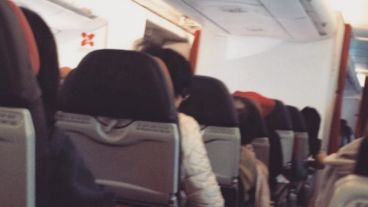 El interior del avión que sufrió el desperfecto.