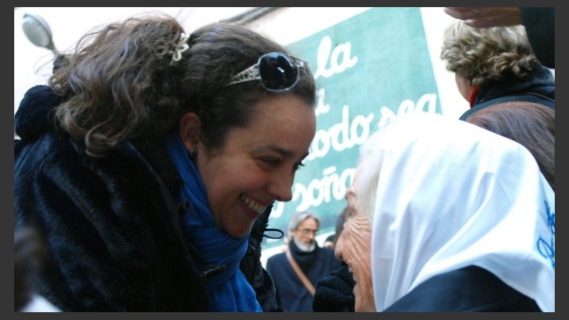 Josefina es hija de desaparecidos y militante por los derechos humanos.