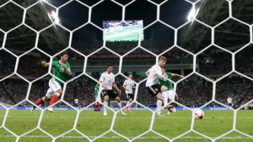 Younes liquidó el encuentro sobre el final.