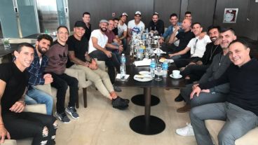 Los muchachos de selección en la previa al casamiento.