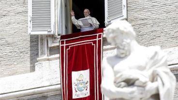 El papa durante el rezo del Ángelus este domingo.