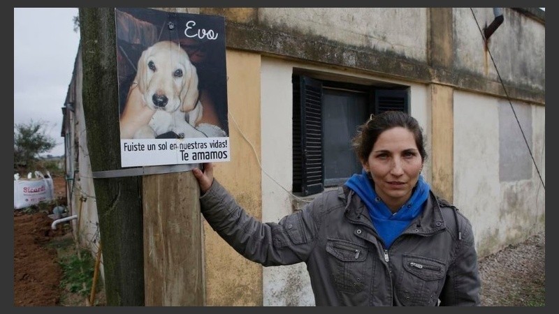 Una de las habitantes del pueblo que perdió a su mascota. 