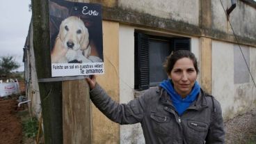 Una de las habitantes del pueblo que perdió a su mascota.