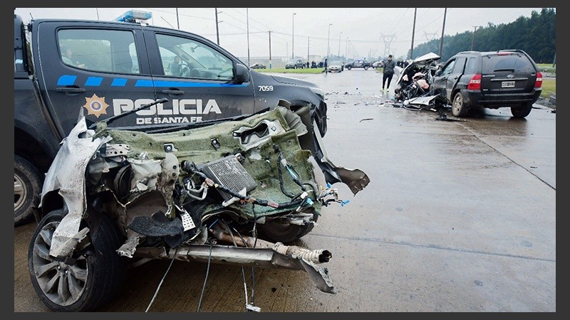 Así quedaron los coches tras el tremendo choque.