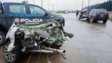 Así quedaron los coches tras el tremendo choque.