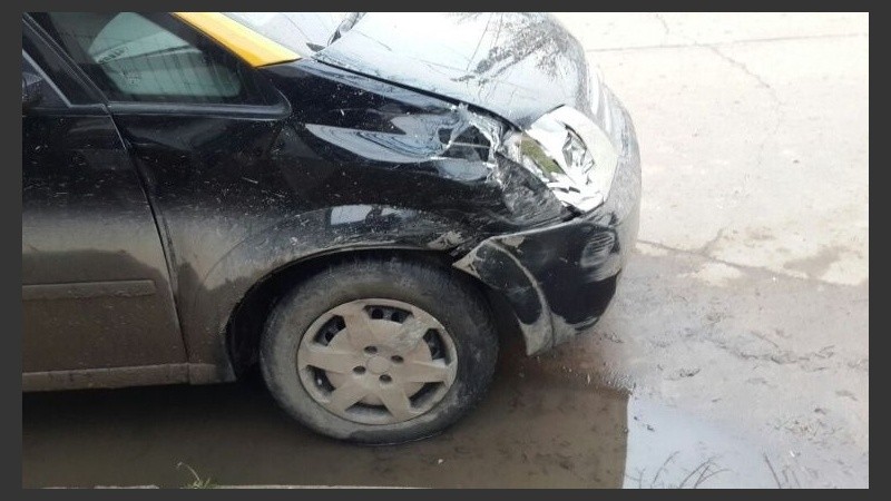 Así quedó el taxi después del choque el martes pasado.