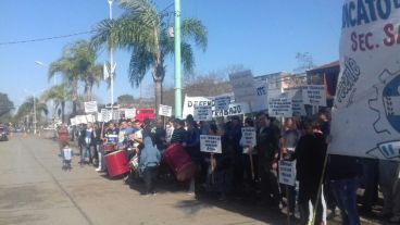 En Acebal, todos salieron a defender la industria del calzado.