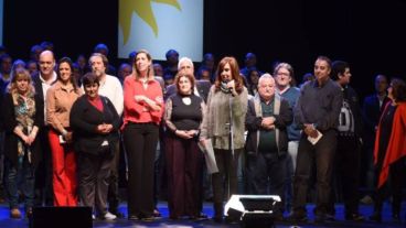 Cristina Kirchner lanzó su candidatura rodeada de trabajadores de la ciudad de Mar del Plata.