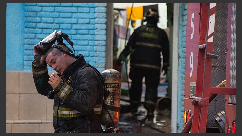 Dos dotaciones de bomberos trabajaron en el lugar.