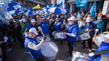 Trabajadores exigen volver a su lugar de trabajo.