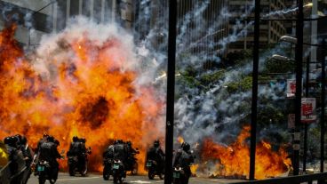 Irrupción policial y explosión cerca de la Plaza Altamira de Caracas.