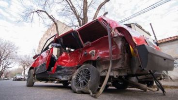 El Vectra pudo esquivar el Fiat Duna, que luego fue chocado por el Laguna.