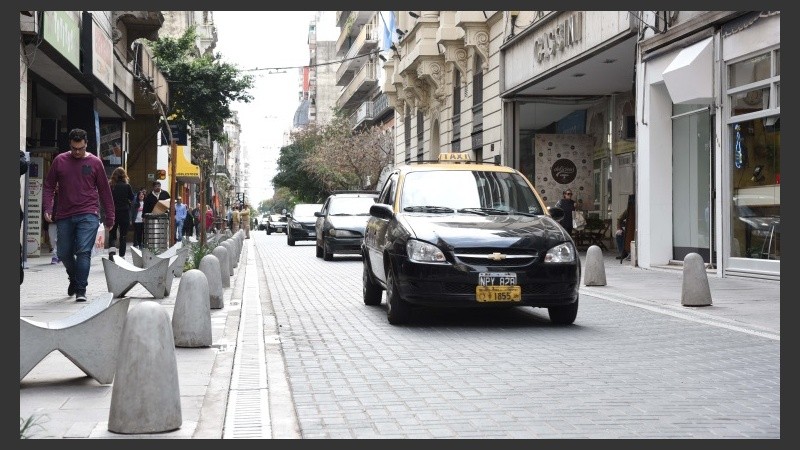 Este lunes quedó habilitado el tránsito en calle Sarmiento entre Córdoba y Santa Fe.