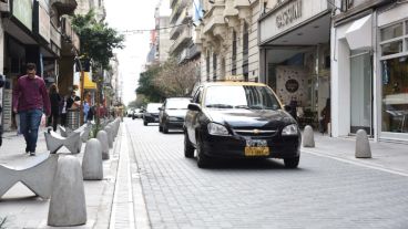 Este lunes quedó habilitado el tránsito en calle Sarmiento entre Córdoba y Santa Fe.