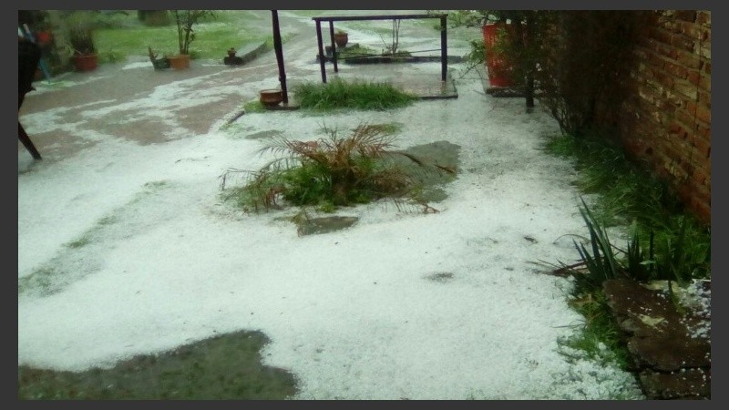 En Totoras, el granizo formó una base similar a una capa de nieve.