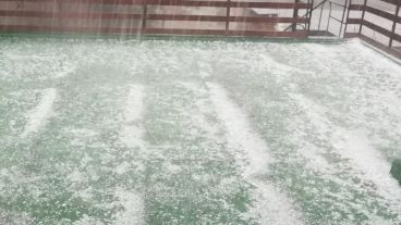 En Totoras, el granizo formó una base similar a una capa de nieve.