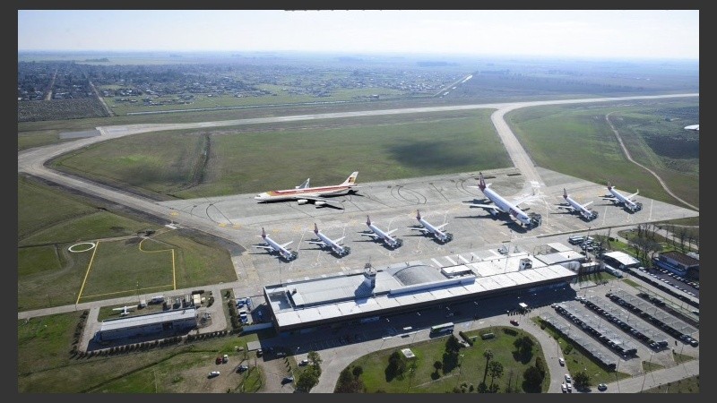 Tres firmas presentaron ofertas para la ampliación del aeropuerto local.