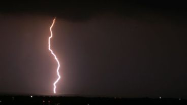 El rayo cayó en una tienda de campaña en la que se habían refugiado de la tormenta varios asistentes al festival.