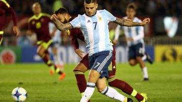 Icardi remata, pero tapará el arquero.