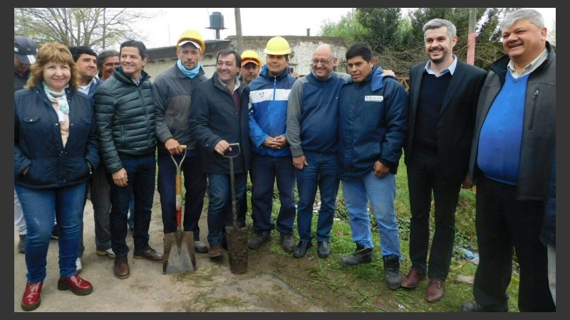 Peña de recorrida por Villa Gobernador Gálvez. 