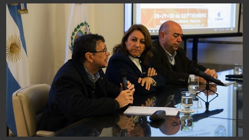 La intendenta Fein junto al secretario provincial César Mackler y el presidente de la Fundación Cimpar, José Armando.