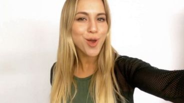 "Horrible como las revistas tienen que editar las fotos p/ vender más", tuiteó Flor Vigna.