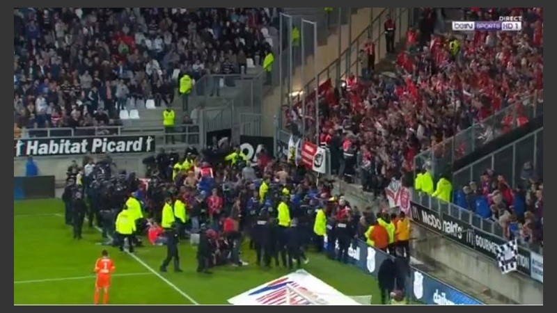 La avalancha y el accidente en la tribuna del estadio La Licorne.