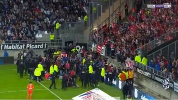 La avalancha y el accidente en la tribuna del estadio La Licorne.