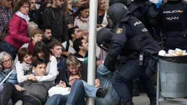 La imagen de la jornada fue la brutal intervención policial.